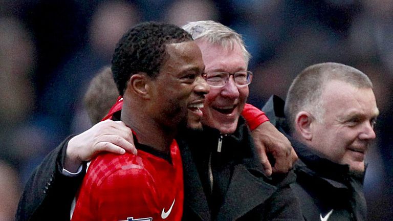 曼联|曼联传奇怒斥俱乐部自大无能！用律师谈转会，2000万的球员花1亿