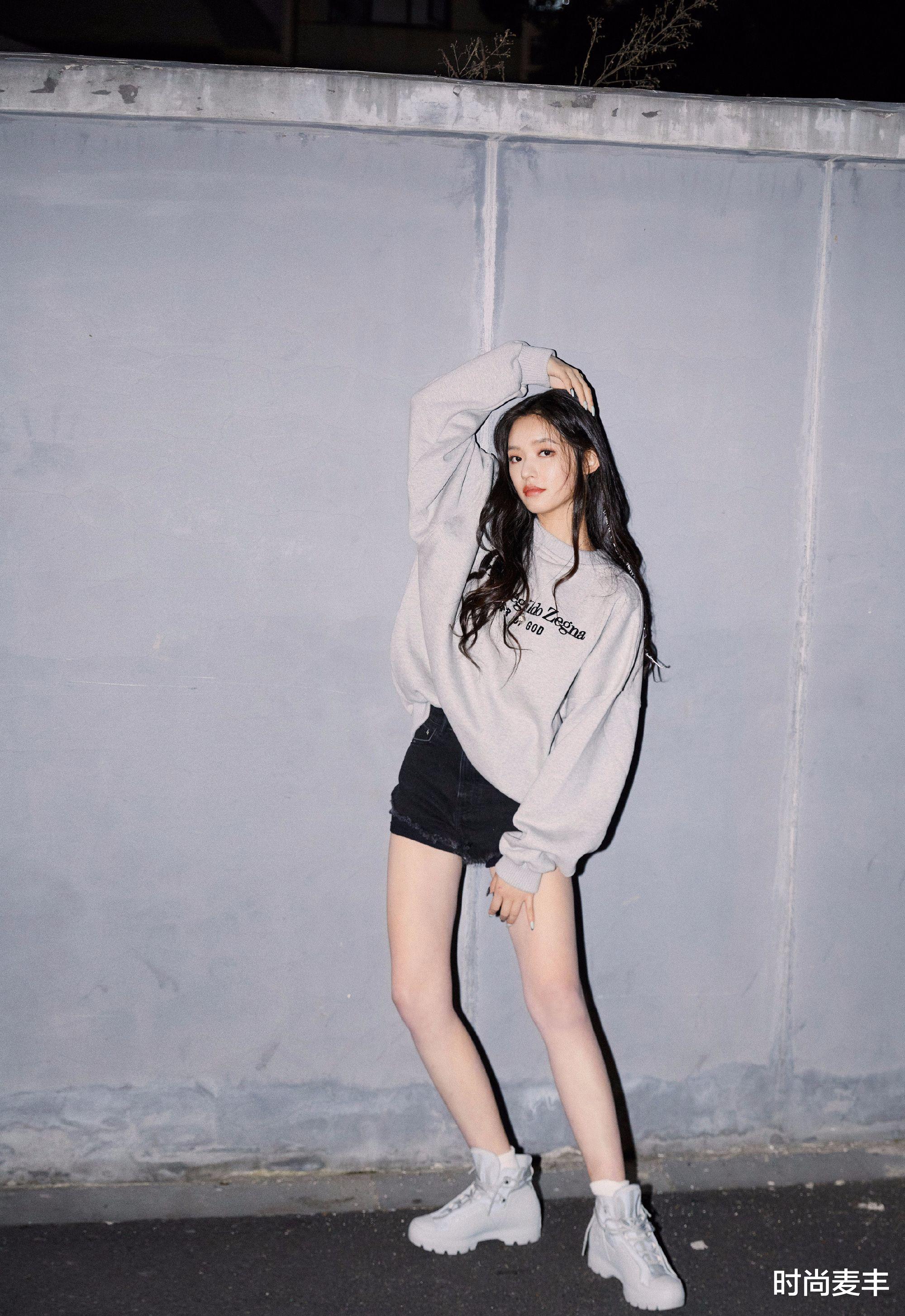 穿衣搭配|热门的嘟嘟唇要这样化,林允示范唇部化妆步骤,画完还要涂阴影