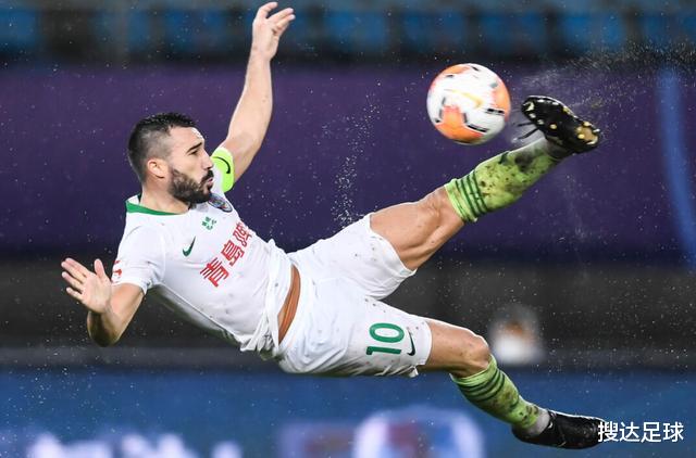 中超|31岁外援踢疯了！惊天倒钩+外脚背世界波，中超最佳进球没跑了