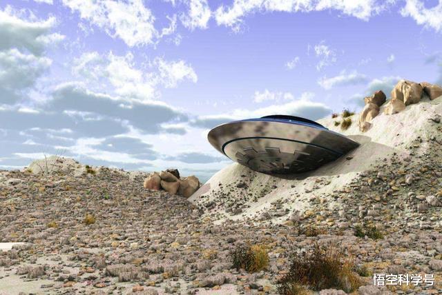 【UFO】不明飞行物扎堆！7月英国又出现了，直播画面可见，暂无法解释