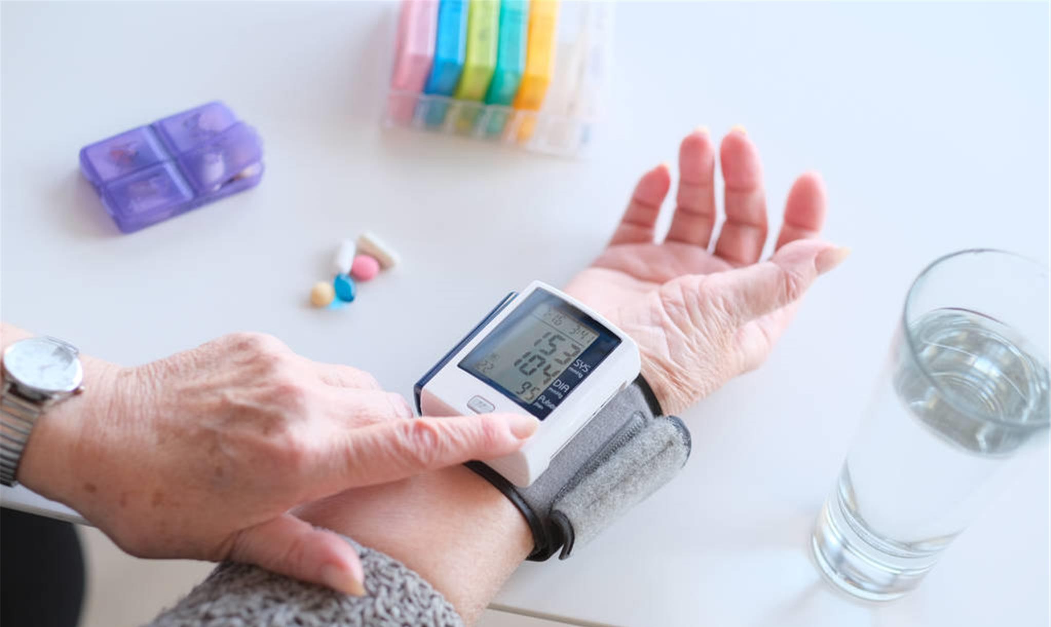 高血压：3种升压王，劝你尽早列入“黑名单”，若不停嘴，吃亏的是自己