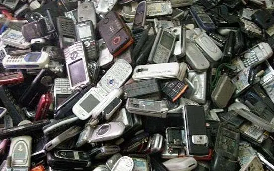 []农村旧手机换菜盆菜刀，害了多少无知的人，背后隐藏着什么秘密？