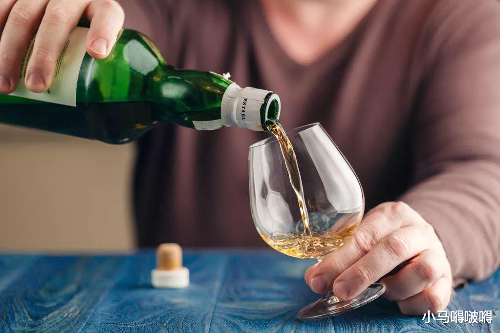 [肝癌]31岁男子，查出肝癌，不近烟酒，却常做2件事，同样把肝伤透了