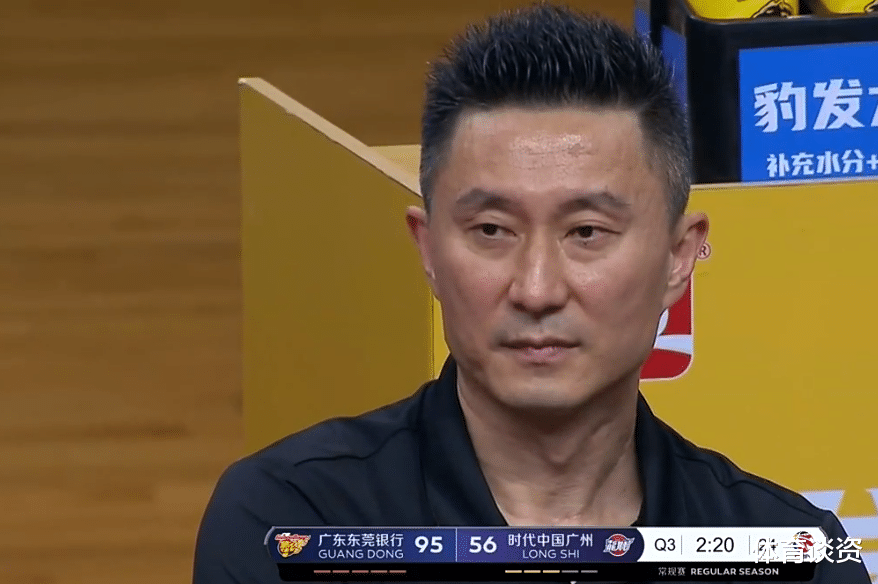 易建联|22分惨案！广东4小将全打疯，轰61+16+11，易建联只剩19分钟太难了