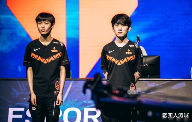 tes战队@TES阿水炫耀拥有S8皮肤，卡萨回怼了1句话，Knight和369瞬间脸黑