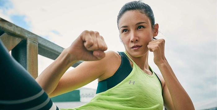 成龙|被成龙力捧红后，在日本节目与2男泡温泉，网友：丢人丢到国外！