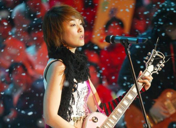 [陈琳]凌晨2点, 杨坤搭档\戴着口罩, 穿着红鞋\, 惨死草丛, 尸检报告藏真相?