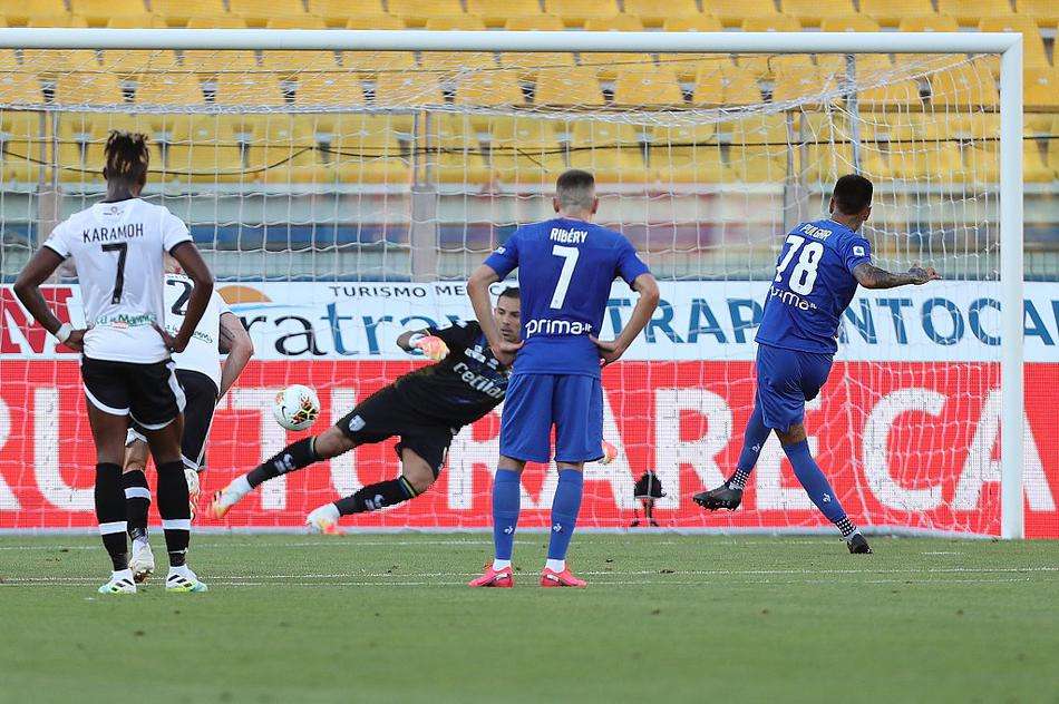 博洛尼亚|周日意甲足球赛事:佛罗伦萨VS博洛尼亚;卡利亚里VS那不勒斯