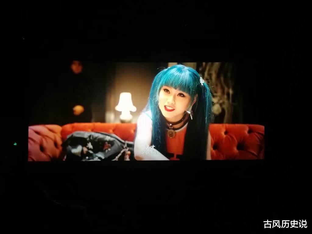 『电影』有种“惊艳”叫《唐人街探案》的女黑客，染回黑发那一刻，是心动啊