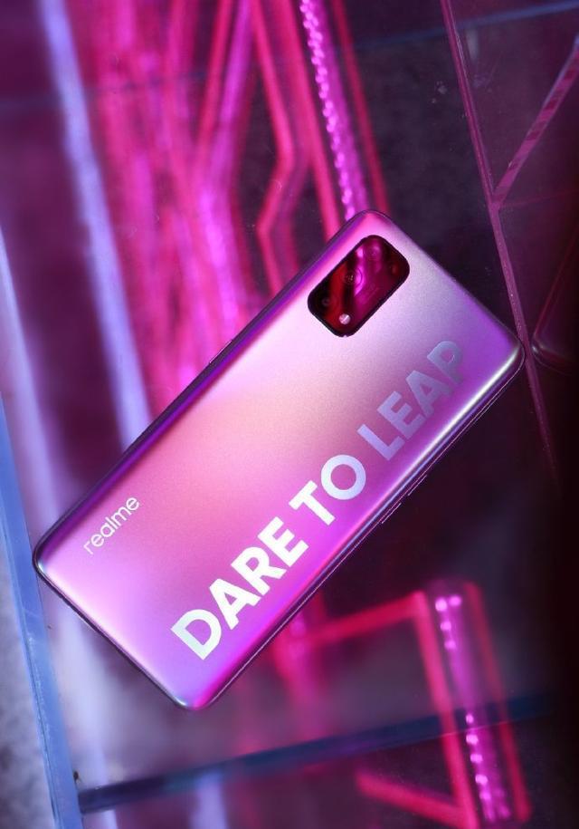 高通骁龙|Redmi K40曝光，依旧骁龙765G，外观模仿荣耀30?