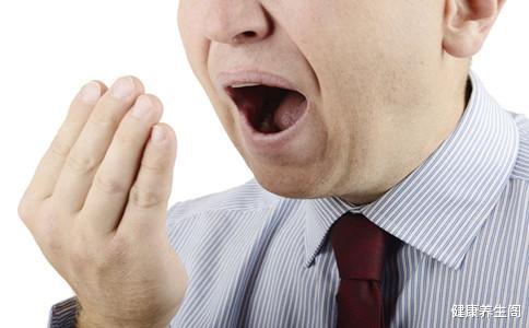 『口臭』寿命短的人,往往身体4处“发臭”,若一个不占,恭喜你离长寿更近一步