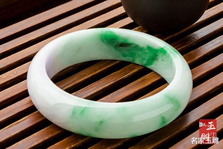 翡翠|石纹与裂纹有什么区别？翡翠中的石纹对玉石有影响吗？