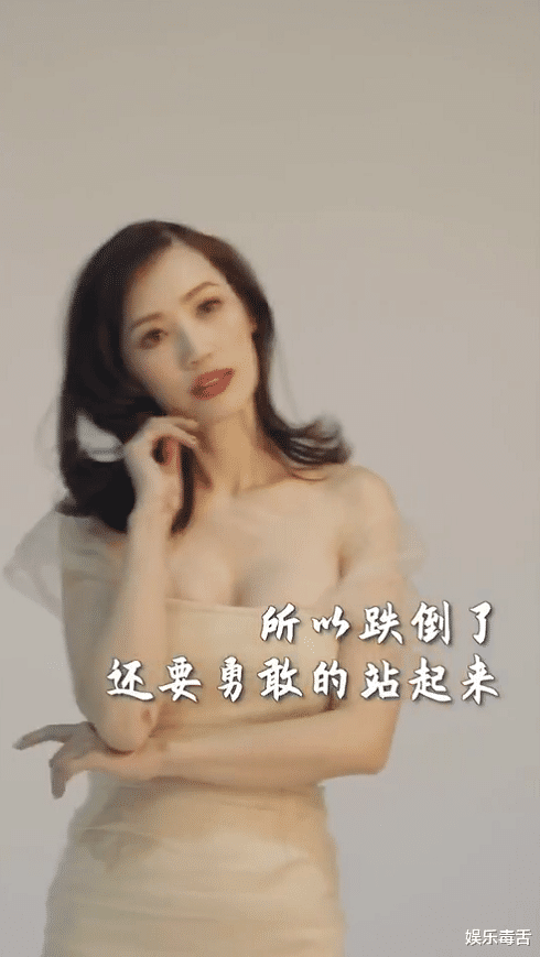 『马蓉』马蓉晒童年对比照,小时候软萌可爱,如今性感有女人味
