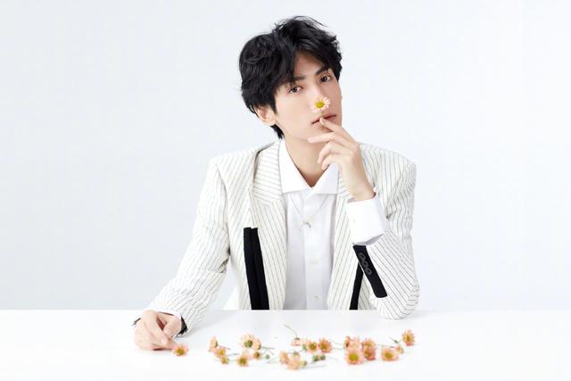 [罗云熙]罗云熙暴瘦大变样，颜值下跌严重，新剧《皓衣行》该怎么演？