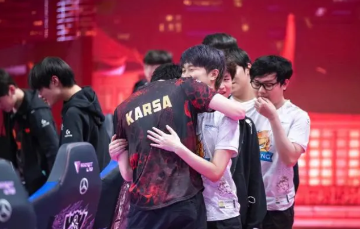 karsa|Karsa盲僧为什么要冒死踢回武器？阿布说出了原因，让人心疼