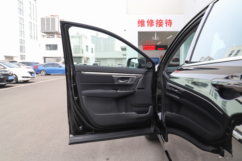 [丰田凯美瑞]一月卖11012辆！这SUV又火了，车宽1米8油耗4.9，还要啥汉兰达