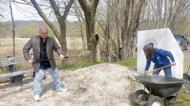 UFO|美国一家亲眼目睹UFO后瞬间昏迷，醒来讲述奇异经历却饱受欺凌