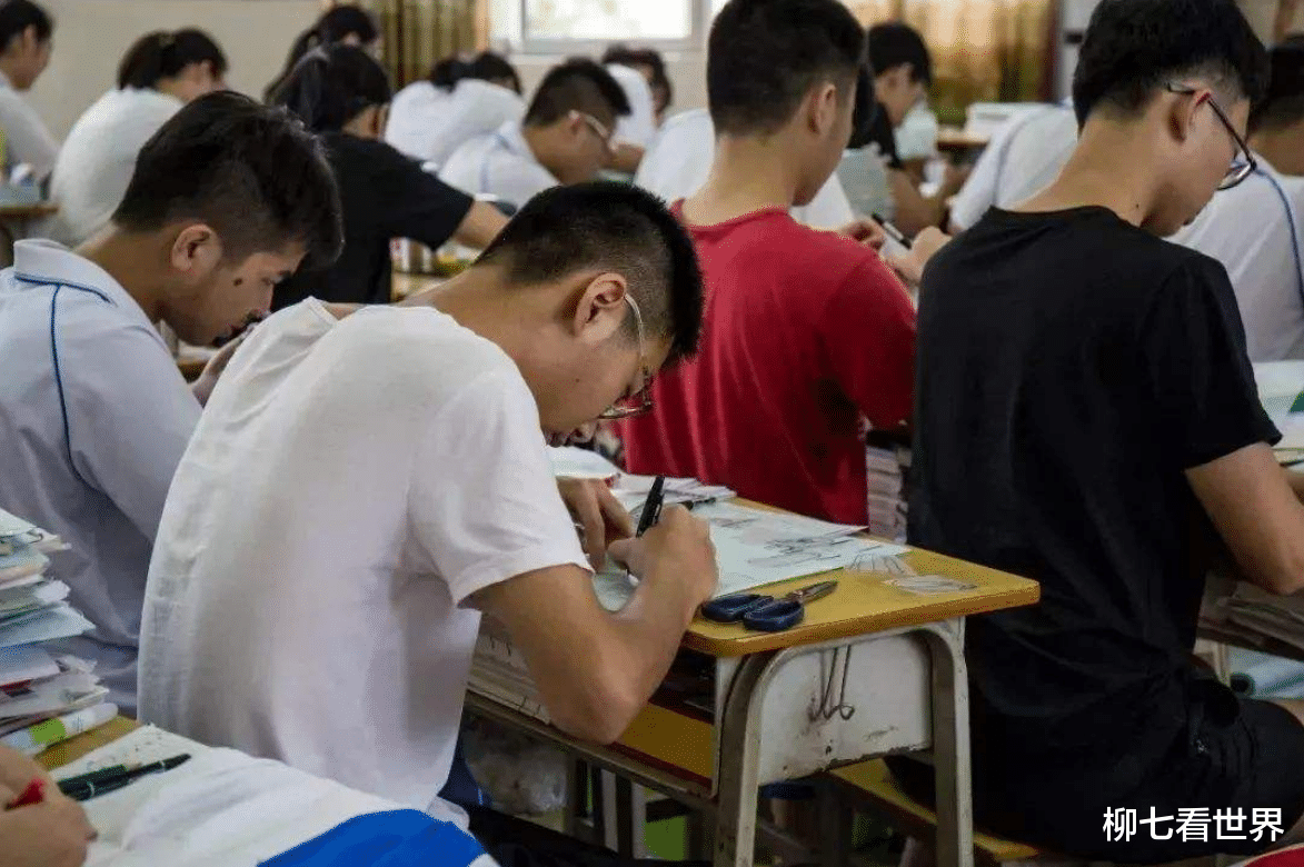 大学|很“费钱”的4个大学专业：学不好连找工作都难，普通家庭不敢报