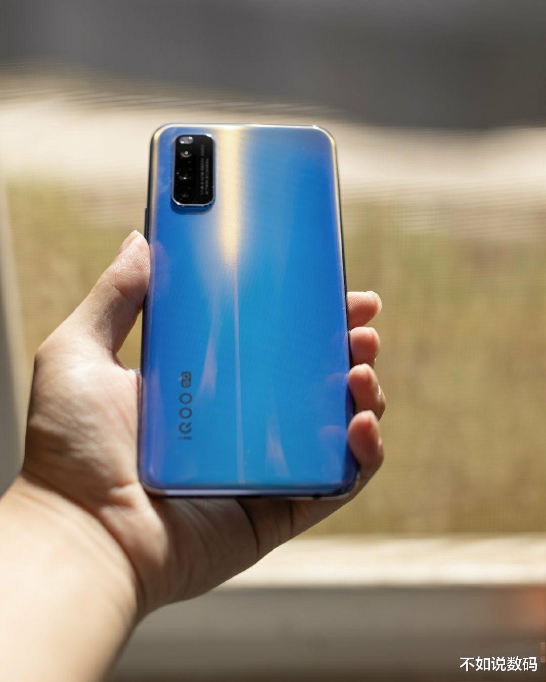 红米手机|都是天玑1000＋处理器，iQOO Z1和K30至尊版差距如何？其实有点大！