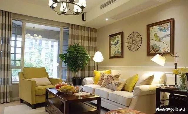 ▲客厅墙面这样装，非常漂亮，一看就很有档次！