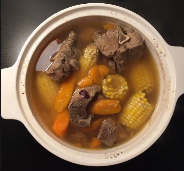 鸡爪|鸡爪加这三样东西一起煲汤，常喝皮肤嫩滑，女性尤其要吃