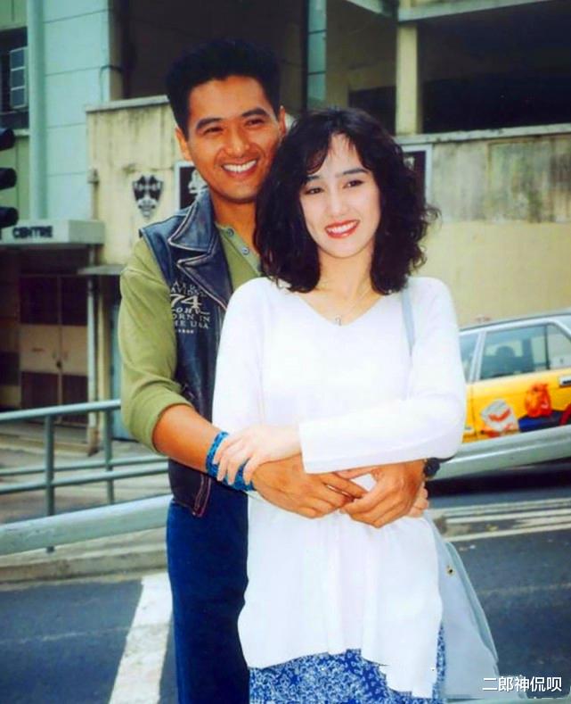 李小龙|无法重拍的瞬间:抱沙袋的周星驰,玩手机的宋江,搂李小龙脖子的“肥肥”