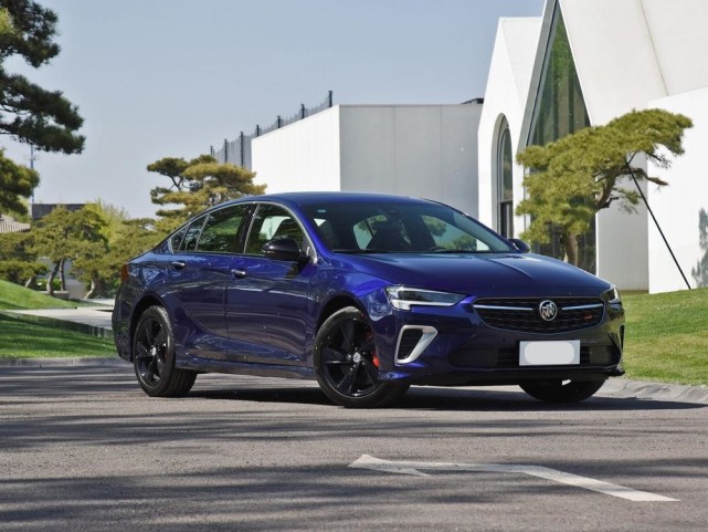 大众迈腾|不懂车的选凯美瑞，半懂车的选迈腾，追求性价比的都选这三款