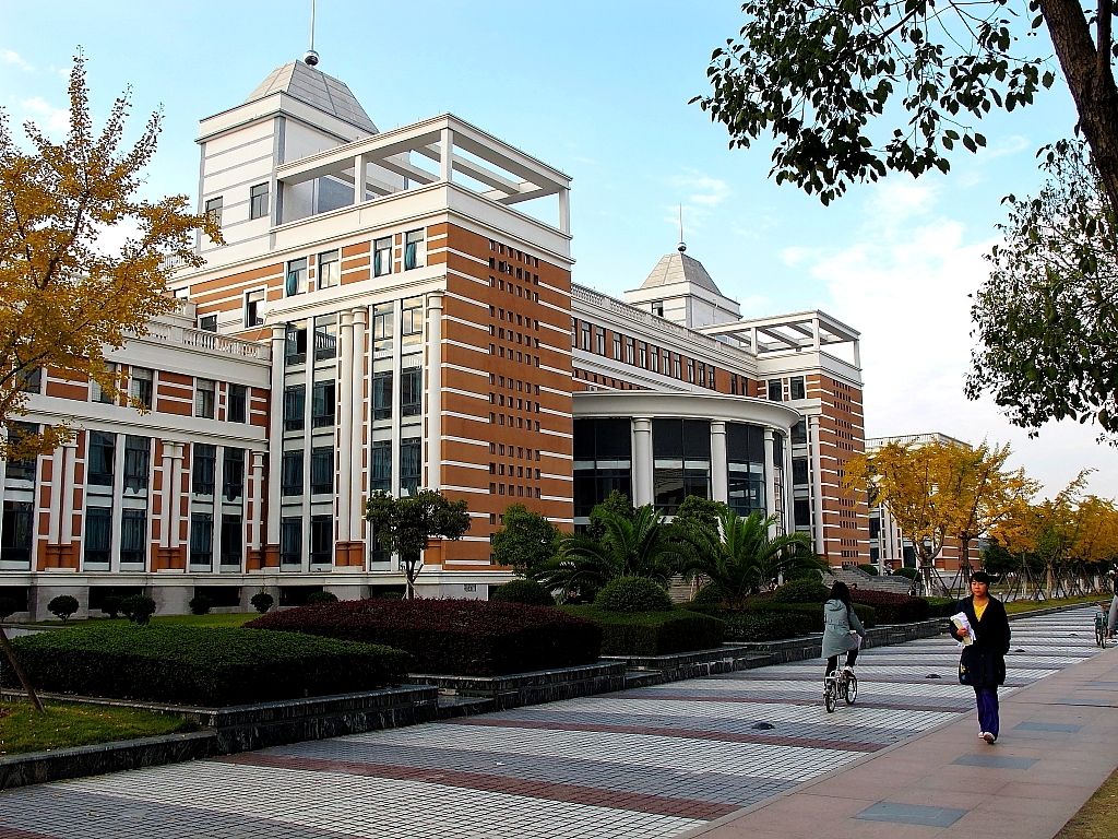 「温州医科大学」我国最好的二本医科大学，就业率很高，考上前途光明！