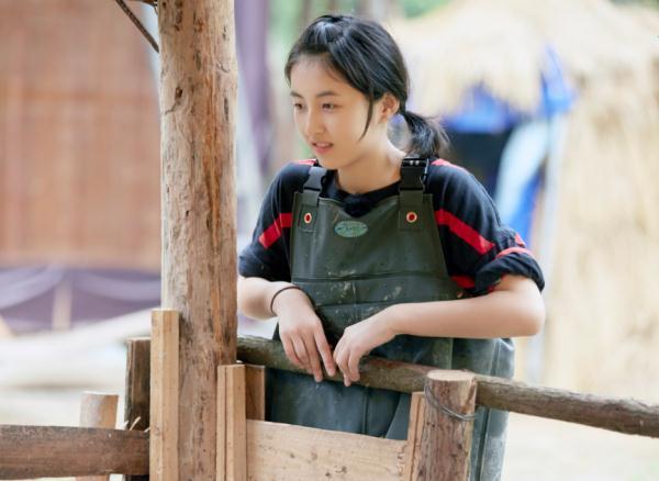 『张子枫』《向往的生活》中网友的一条评论，揭开了节目的“遮羞布”