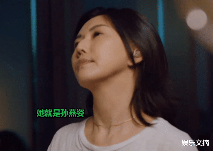 [华语乐坛]华语乐坛天后开直播，光着脚唱完招牌之作，却让人感慨美人迟暮