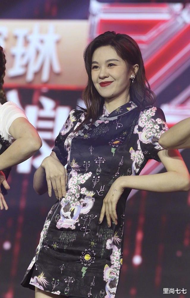 『姐姐』姐姐发布会生图！张萌口红粘牙，刘芸满脸皱纹，黄圣依发型似妲己