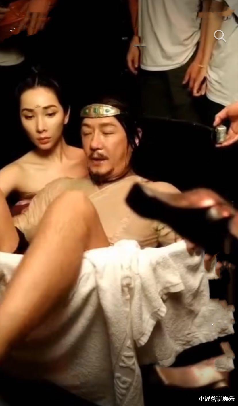 【陈浩民】偶遇陈浩民和女演员拍“水桶戏”！躺在水里太敬业，近照却老了10岁