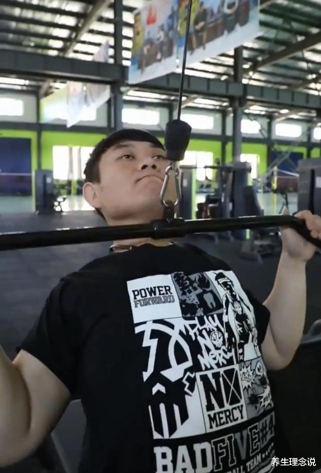 直肠癌|黑龙江320斤男子，独自在减肥训练营“闭关”，减重150斤后变老了