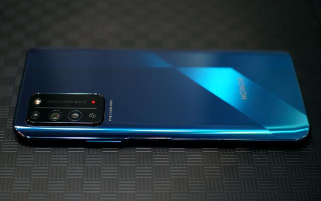 【荣耀x10】荣耀X10体验：不仅仅有5G，还有超强主摄和90Hz屏幕