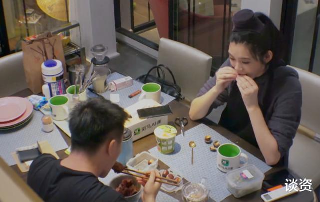 奚梦瑶|奚梦瑶赖床不起突发干呕？被网友猜测又怀上了，豪门媳妇不好当啊