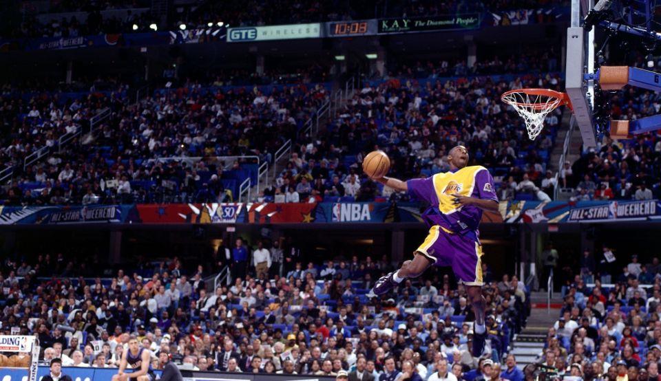 #CBA#CBA和NBA的差距到底有多大？球迷：先把球场中央广告换成球队的Logo吧！