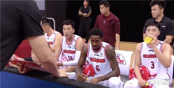 广东男篮|9分战胜广厦！你是否注意到，有个广东王牌末节被弃用了，杜峰真牛逼