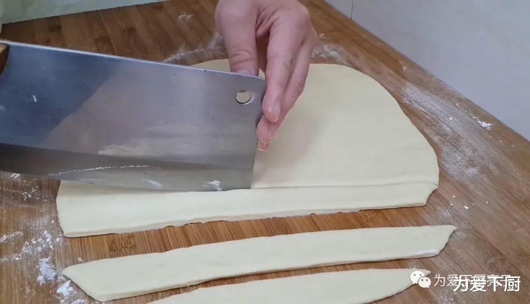 [鸡蛋]面粉别再烙饼了，加4个鸡蛋，又香又脆又松软，比饼干油条还好吃