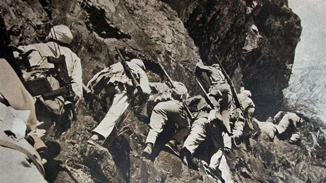 [开国元勋]河南农民去世，子女在遗物中发现\废纸\，开国大将亲颁的特等功臣