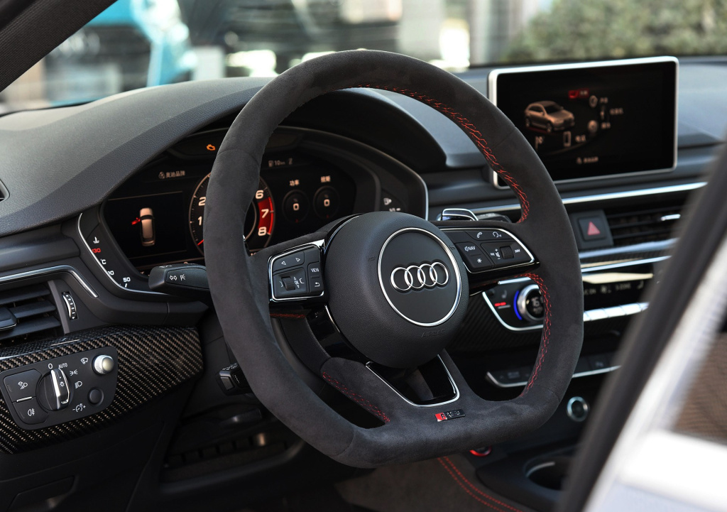 奥迪|“西装暴徒”奥迪RS4,2.9T爆发450马力,4.1秒破百,比超跑实用