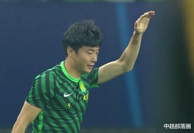 广州恒大|0-1遭打击！国安又被吹点球，4人围住裁判理论没用，恒大疯狂庆祝