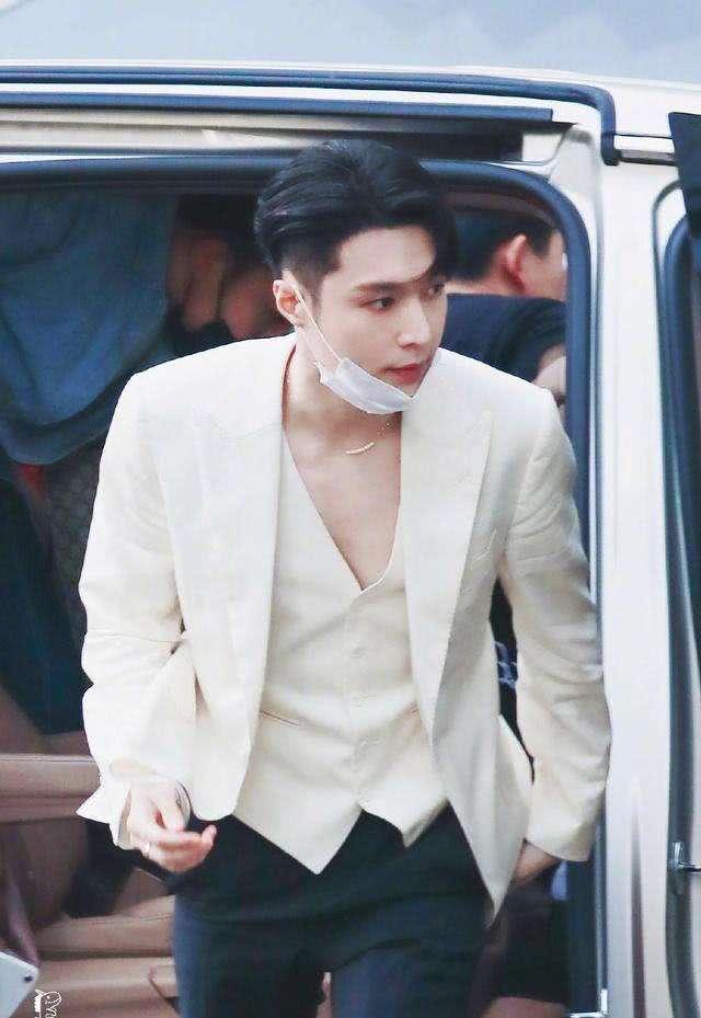 少年之名：《少年之名》开录五大导师亮相，程潇发色成焦点，艺兴最近有点忙