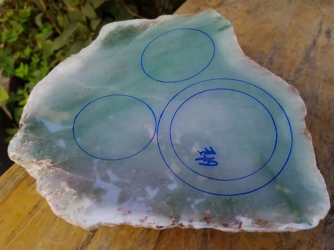 「文玩」木那至尊: 一块木那翡翠原石起货冰种春带彩手镯，清新怡人！