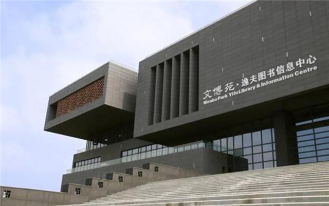 电影|邵逸夫一生捐赠3万多座逸夫楼，90岁坚持再娶，子女与他断绝往来