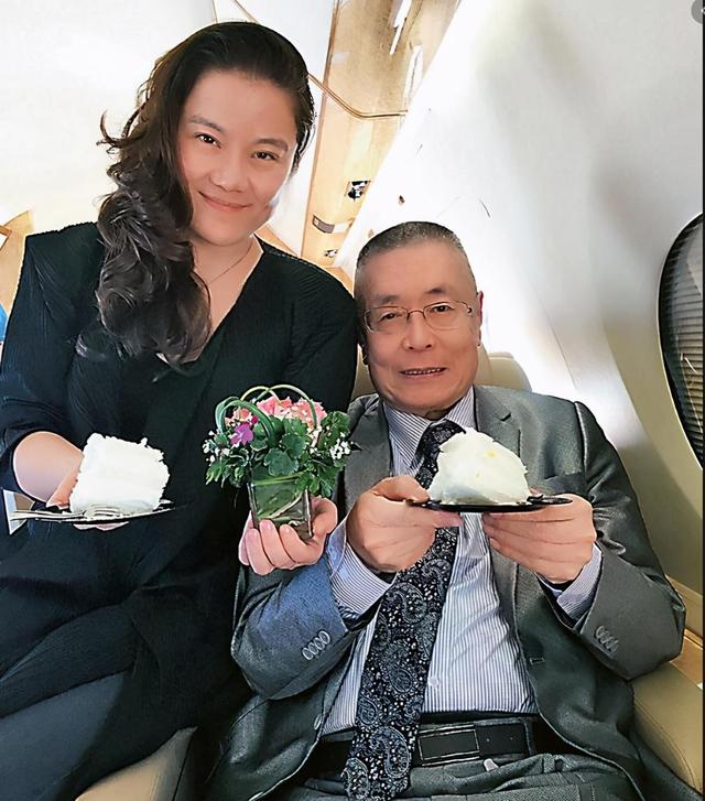 赌王|81岁“钢琴大师”三次为人父，小36岁老婆美国产女，打破赌王记录