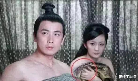 穿帮镜头：史上最尬的穿帮镜头：李现喝啤酒我忍了，杨幂这是衣服？