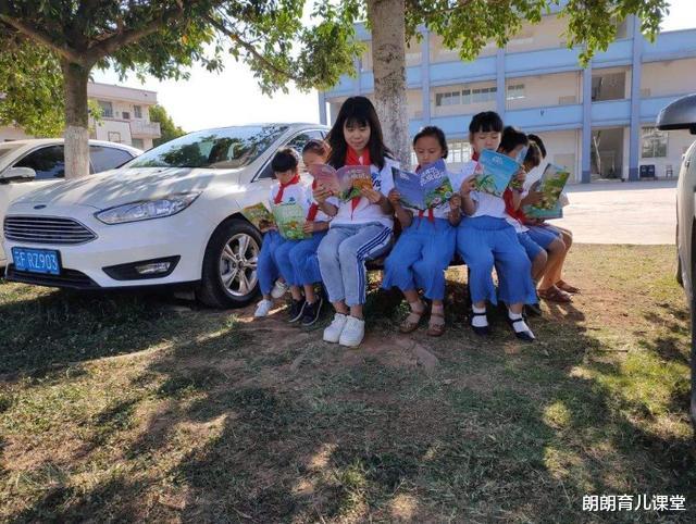 作文▲小学生作文《我的父亲》，被老师误认为在“开车”，爸爸疯狂解释