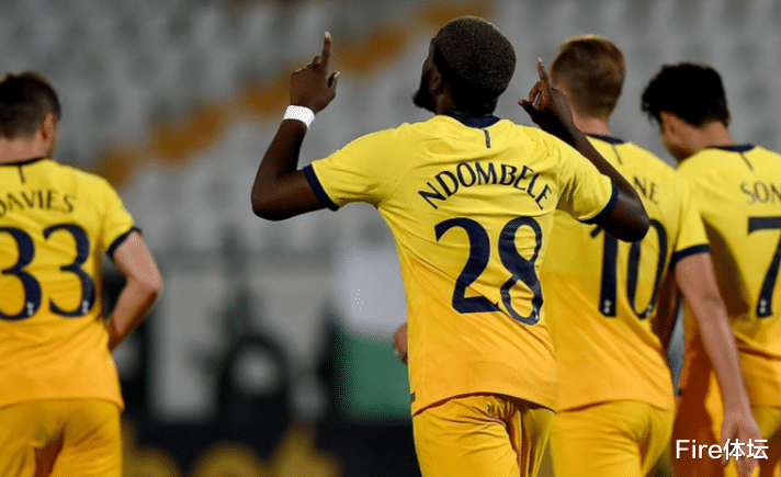 热刺|热刺2-1不值得庆祝!一球员堪称二流水准,穆帅早晚被他给坑下课