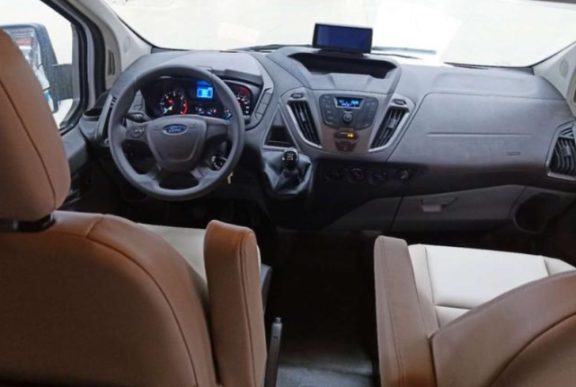 「房车」不到20万福特房车下线，内部全能配置丰富，堪比小公寓长5.4米