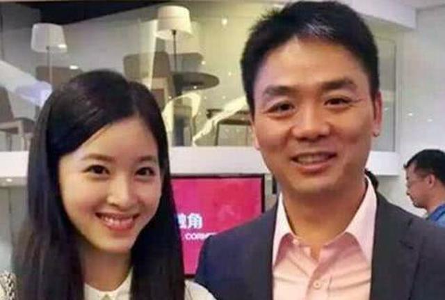 『章泽天』章泽天在同学镜头下的样子，是去美颜滤镜后，这才是26岁的样子